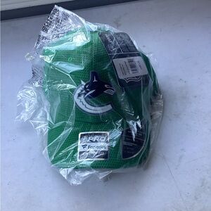 New NHL Fanatics Canucks Rinkside Hat L XL